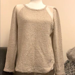 Stylish tunic with a hint of gold metallic thread